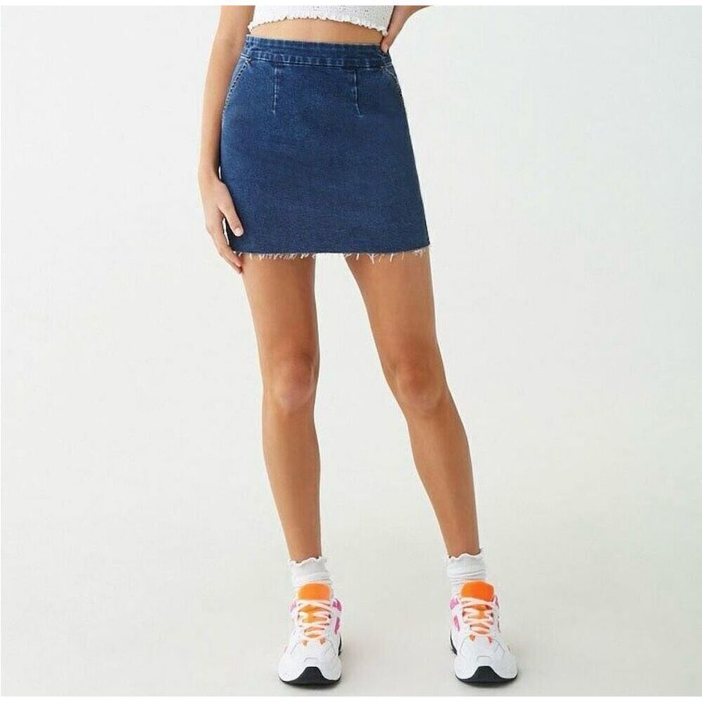 ✨FOREVER 21 Mid Wash Mini Sz Medium Denim Skirt✨